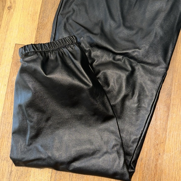 *last chance!!* Women’s black faux leather joggers - Picture 3 of 16